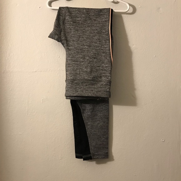 SOLD- Active mesh panel leggings - Picture 6 of 6